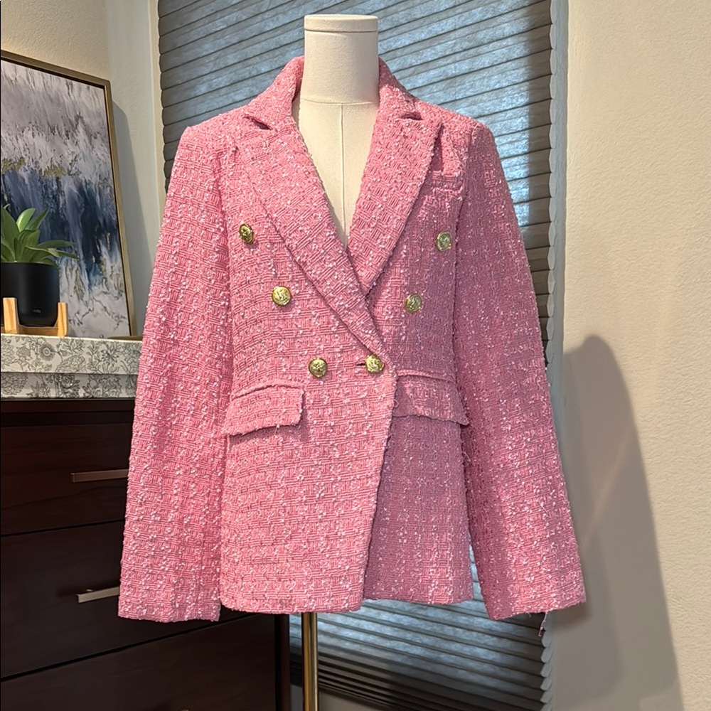 Dolce Cabo Pink Tweed Blazer with Gold Buttons & Structured Shoulders. Size L